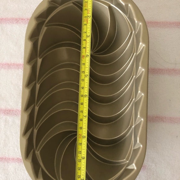 Nordic Ware Heritage Loaf Cake baking pan - Picture 5 of 9